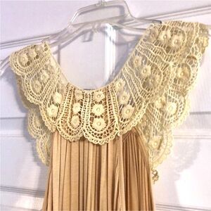 Simply Irresistible, L, Cream with Ivory Lace & Crocheted Flowers.